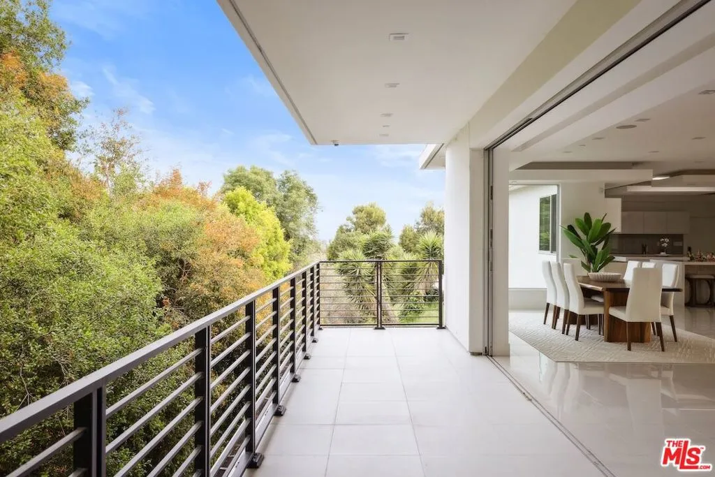 1124 Summit Drive, Beverly Hills, California 90210 home-pic-6